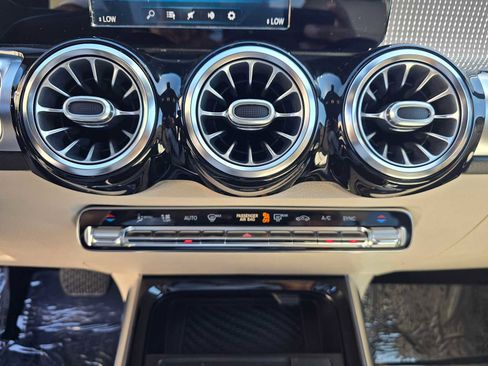 Used 2021 Mercedes-Benz GLB 250 4MATIC image 28