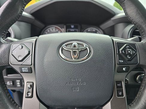 Used 2018 Toyota Tacoma TRD Off-Road image 25