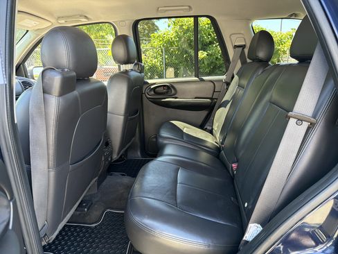 Used 2008 Chevrolet TrailBlazer LT w/ Off-Road Package AWD/4WD image 9