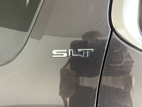 Used 2018 GMC Acadia SLT AWD/4WD image 13