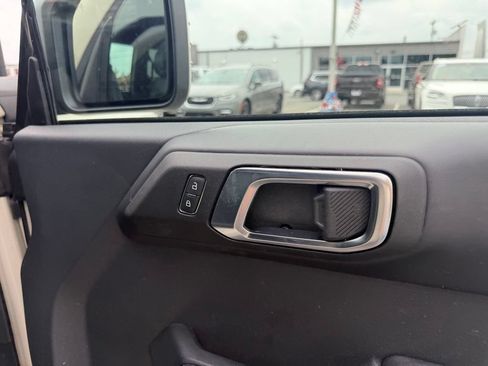 Used 2025 Ford Bronco Outer Banks AWD/4WD image 32