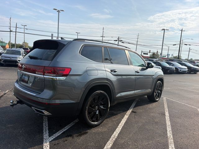 Certified 2024 Volkswagen Atlas SE w/ Panoramic Sunroof Package AWD/4WD image 4