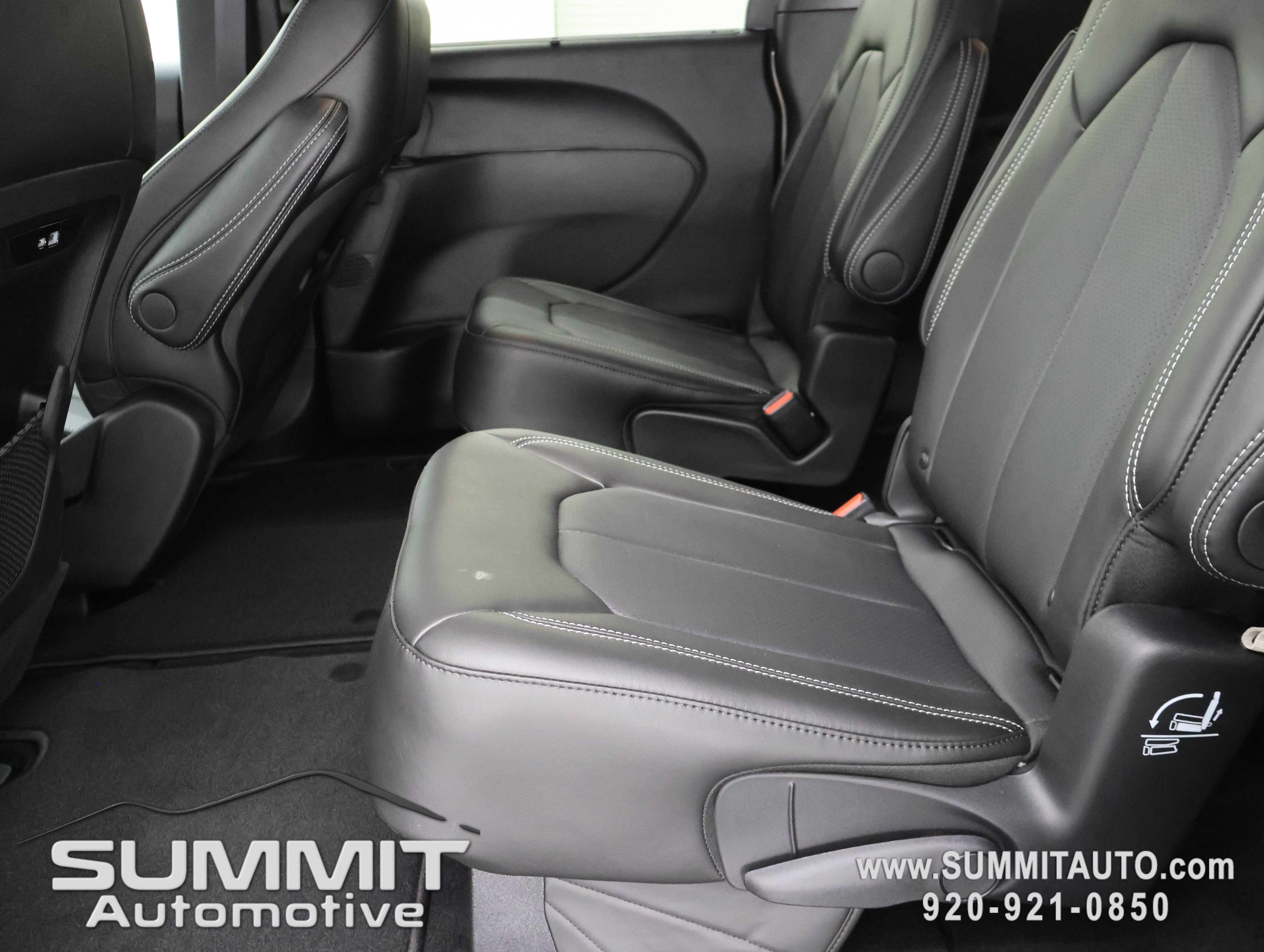 New 2027 Chrysler Pacifica Select AWD/4WD image 9