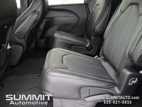 New 2027 Chrysler Pacifica Select AWD/4WD image 9