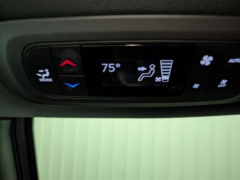 Used 2022 Chrysler Pacifica Touring-L w/ S Appearance Package image 11