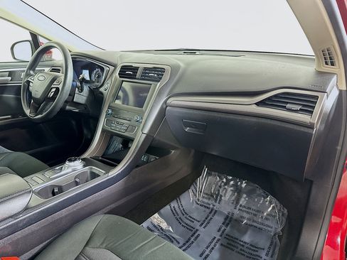 Used 2020 Ford Fusion SE image 26