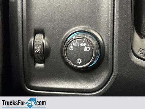 Used 2018 Chevrolet Silverado 1500 Custom w/ Custom Value Package image 21