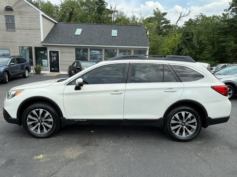 Used 2016 Subaru Outback 2.5i Limited AWD/4WD image 4