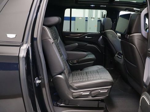 Used 2023 Cadillac Escalade ESV Sport Platinum w/ LPO, ONYX Package image 19