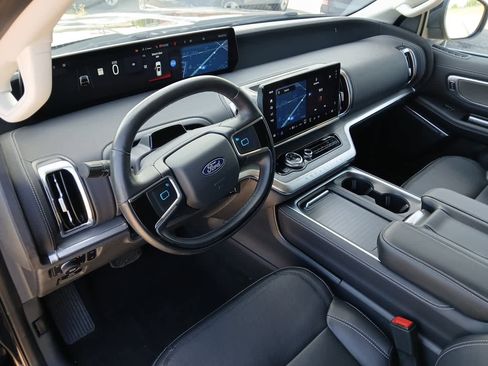 Used 2025 Ford Expedition Platinum AWD/4WD image 25