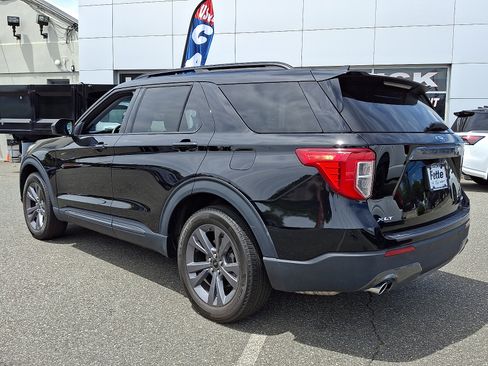 Used 2023 Ford Explorer XLT w/ Equipment Group 202A AWD/4WD image 6