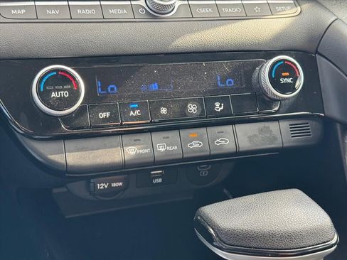 Used 2024 Hyundai Elantra SEL FWD image 20