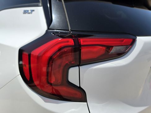 Used 2020 GMC Terrain SLT FWD image 10