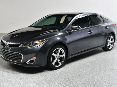 Used 2013 Toyota Avalon XLE Premium FWD image 2