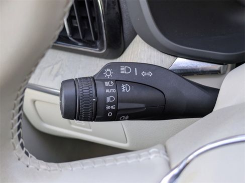 Certified 2023 Volvo XC60 B5 Plus w/ Protection Package Premier image 34