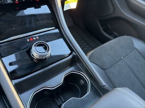 Used 2025 Jeep Grand Cherokee Altitude RWD image 19
