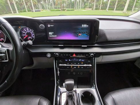 Used 2022 Kia Carnival EX FWD image 25
