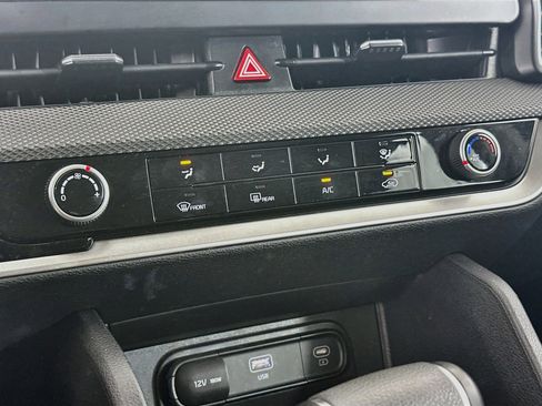 Used 2025 Kia Sportage LX FWD image 23