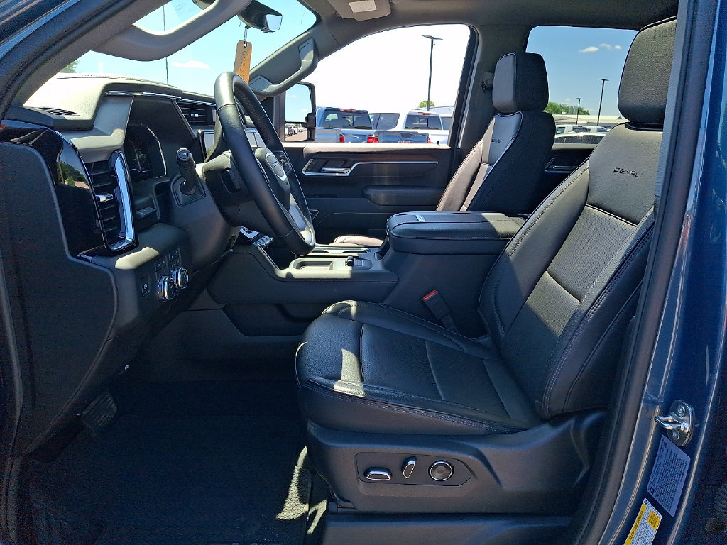 Used 2025 GMC Sierra 2500 Denali w/ Denali Reserve Package AWD/4WD image 16