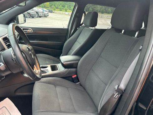 Used 2017 Jeep Grand Cherokee Laredo w/ Quick Order Package 23E AWD/4WD image 12