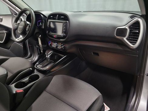 Used 2025 Kia Soul LX w/ LX Technology Package FWD image 28