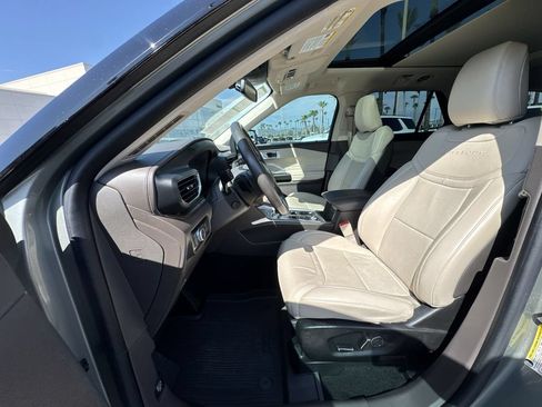 Used 2020 Ford Explorer Platinum w/ Premium Technology Package AWD/4WD image 10
