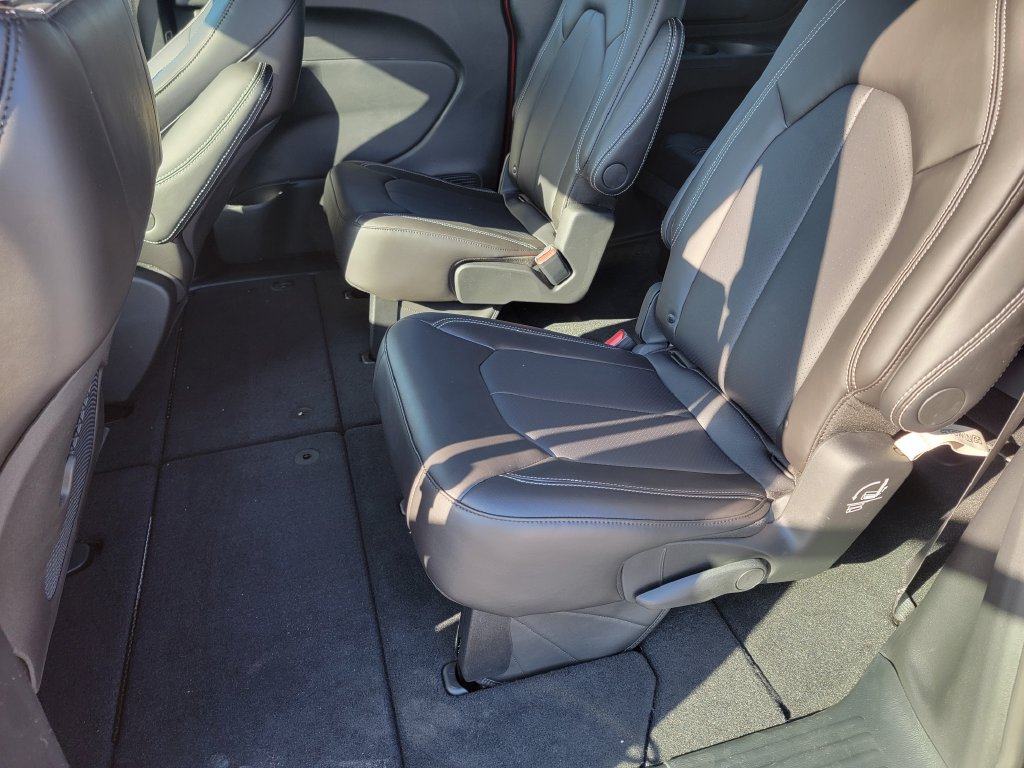 New 2026 Chrysler Pacifica Select FWD image 10