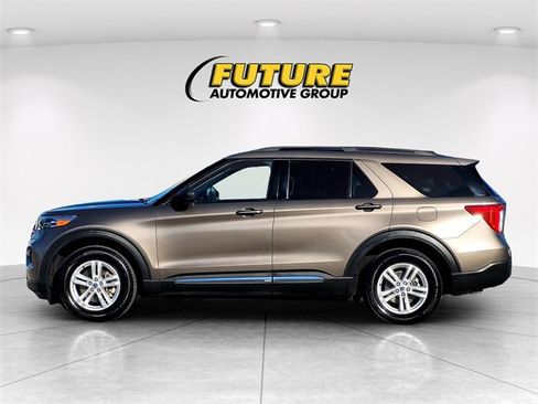 Certified 2021 Ford Explorer XLT w/ Class III Trailer Tow Package image 7