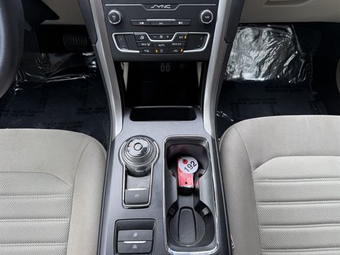 Used 2020 Ford Fusion SE FWD image 25
