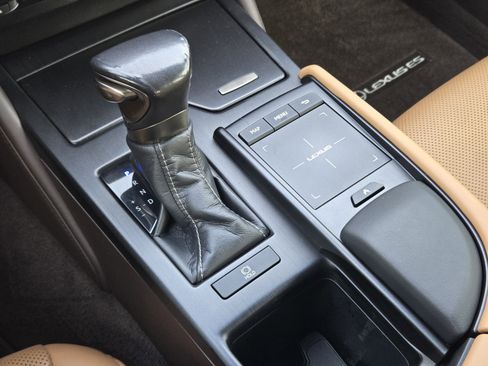 Used 2019 Lexus ES 350 w/ Premium Package image 29