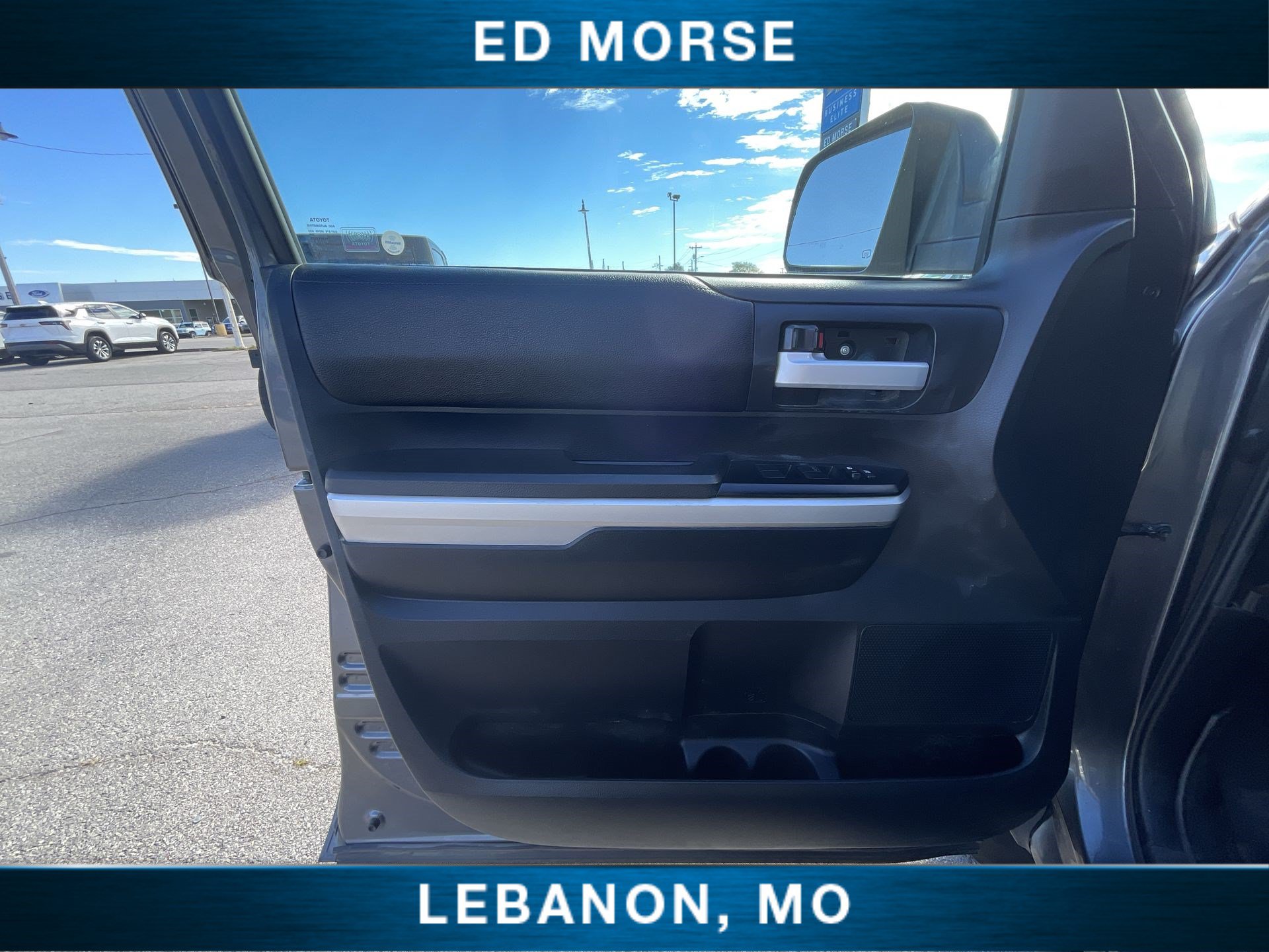 Used 2016 Toyota Tundra SR5 w/ TRD Off Road Package AWD/4WD image 20