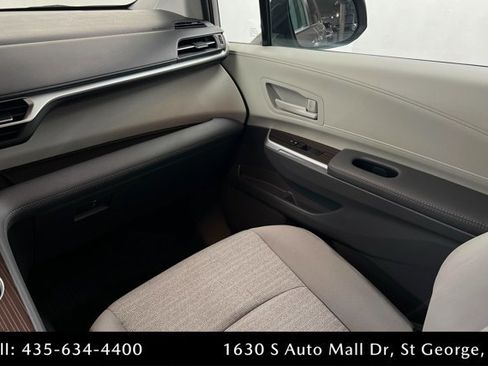 Used 2023 Toyota Sienna LE AWD/4WD image 10