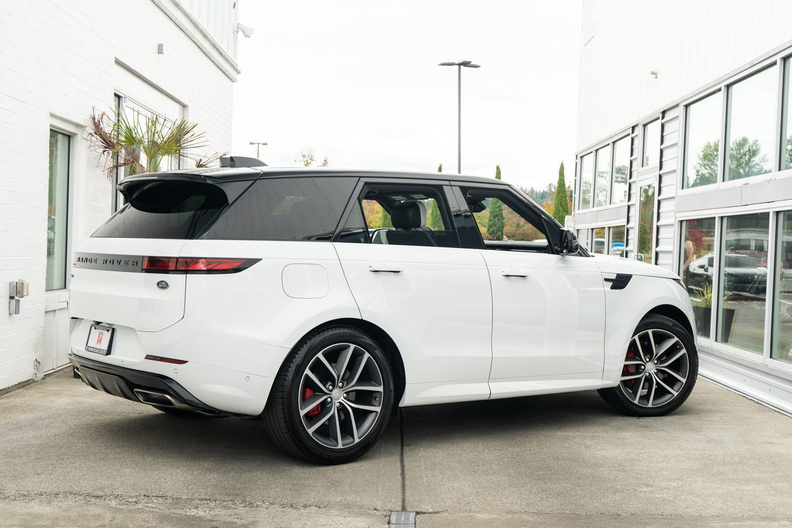 Used 2023 Land Rover Range Rover Sport SE Dynamic AWD/4WD image 7