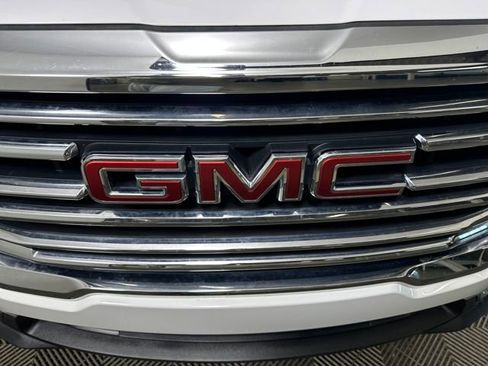 Used 2024 GMC Terrain SLT image 9