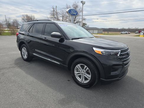 Used 2024 Ford Explorer XLT image 4