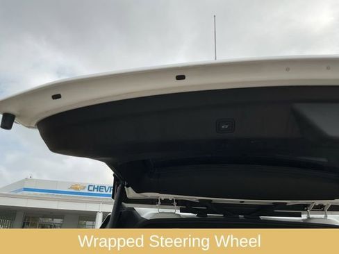 Used 2023 Chevrolet Suburban Premier image 16