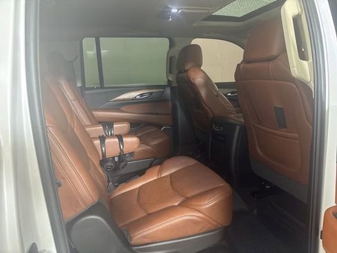 Used 2017 Cadillac Escalade ESV Premium Luxury image 5
