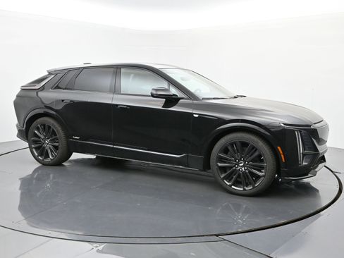 New 2026 Cadillac Lyriq V image 7