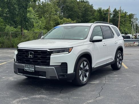 Certified 2026 Honda Pilot Touring image 9