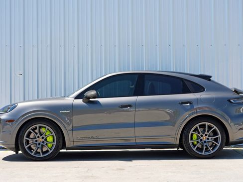 Used 2024 Porsche Cayenne Turbo image 9