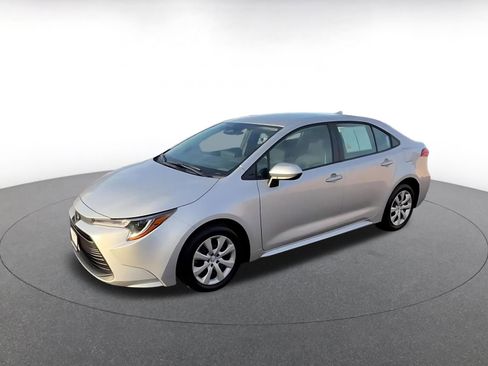 Used 2025 Toyota Corolla LE image 8