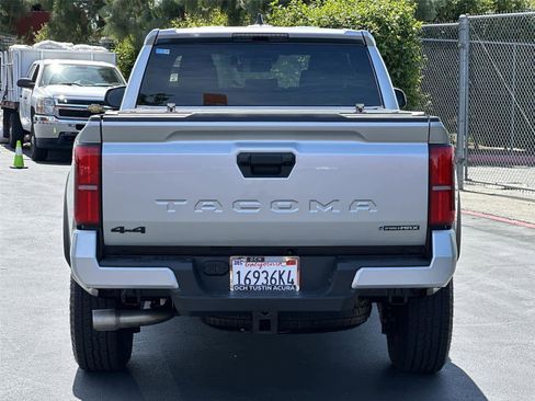 Used 2025 Toyota Tacoma TRD Off-Road AWD/4WD image 6