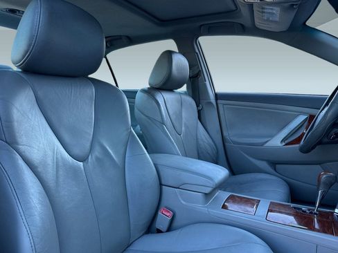 Used 2011 Toyota Camry XLE image 30