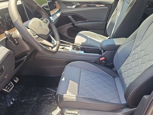 New 2026 Volkswagen Tiguan SEL R-Line AWD/4WD image 19