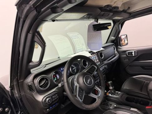 Used 2022 Jeep Wrangler Unlimited Rubicon 4xe w/ Cold Weather Group AWD/4WD image 17
