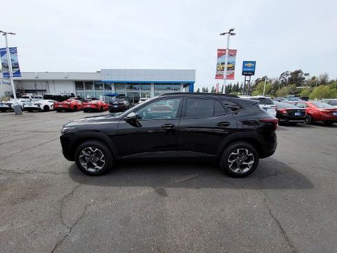 Used 2025 Chevrolet Trax LT w/ Driver Confidence Package image 5