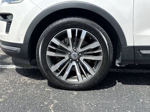 Used 2019 Ford Explorer Platinum AWD/4WD image 9
