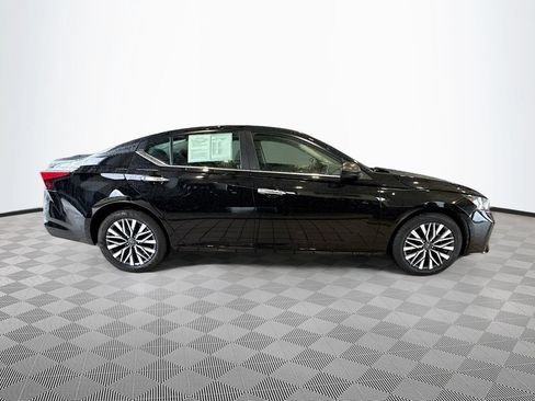 Used 2025 Nissan Altima 2.5 SV FWD image 4