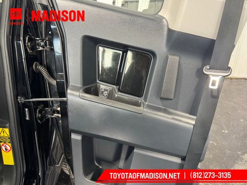 Used 2011 Toyota FJ Cruiser 4WD w/ Upgrade Pkg image 18