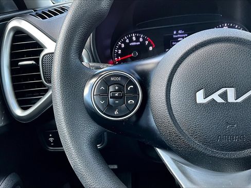 Used 2022 Kia Soul LX FWD image 12